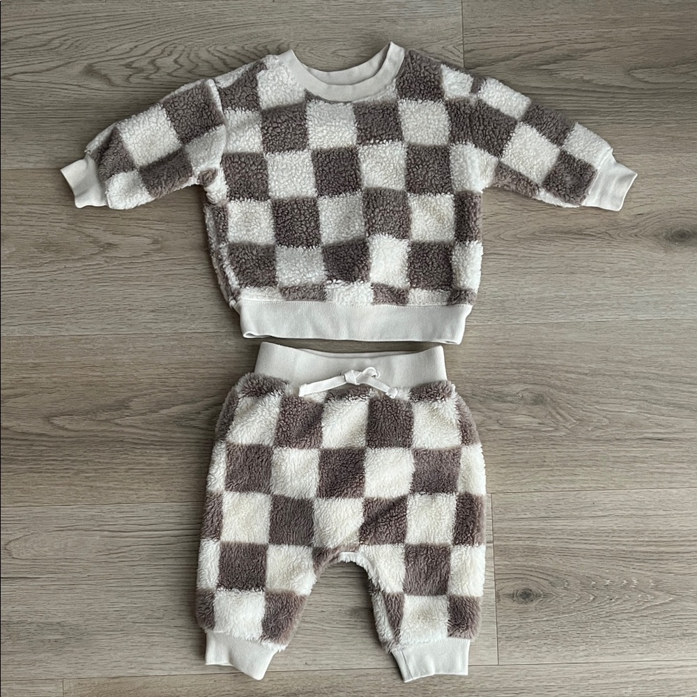 GAP Checkered Cream and Brown Baby 2 -piece set.